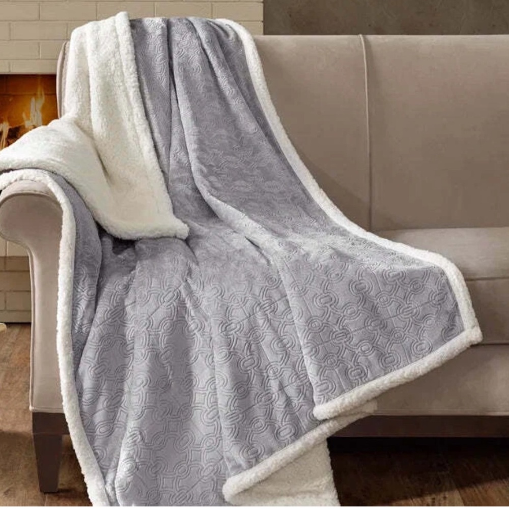 🆕 ✨ Madison Park Oversized Plush Throw Blanket – Grey 60” X 70” 🩶🤍🩶 NWT - Picture 2 of 16